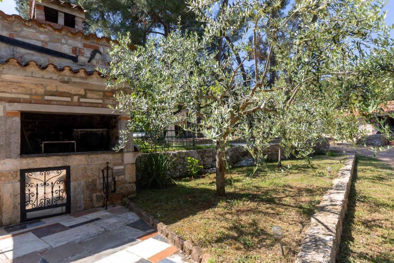 Holiday House Hana Ровин Екстериор снимка