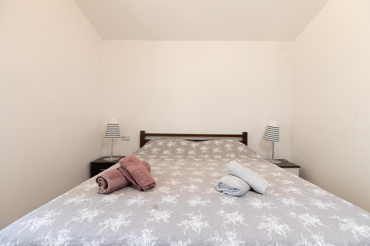Holiday House Hana Ровин Екстериор снимка