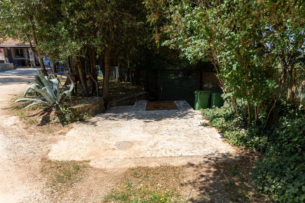 Holiday House Hana Ровин Екстериор снимка