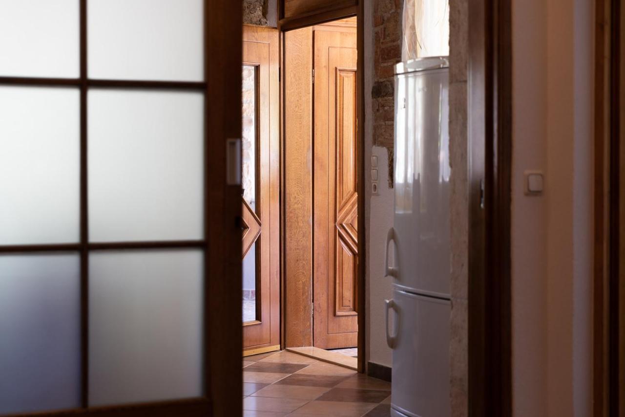 Holiday House Hana Ровин Екстериор снимка